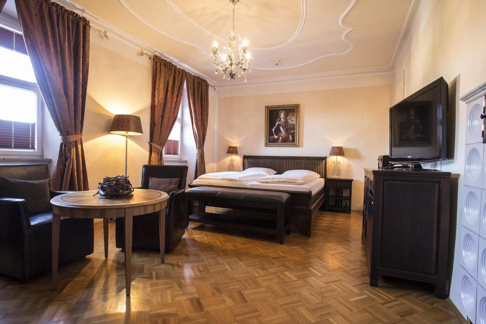 Meiser Altstadt Hotel Dinkelsbuhl Bagian luar foto
