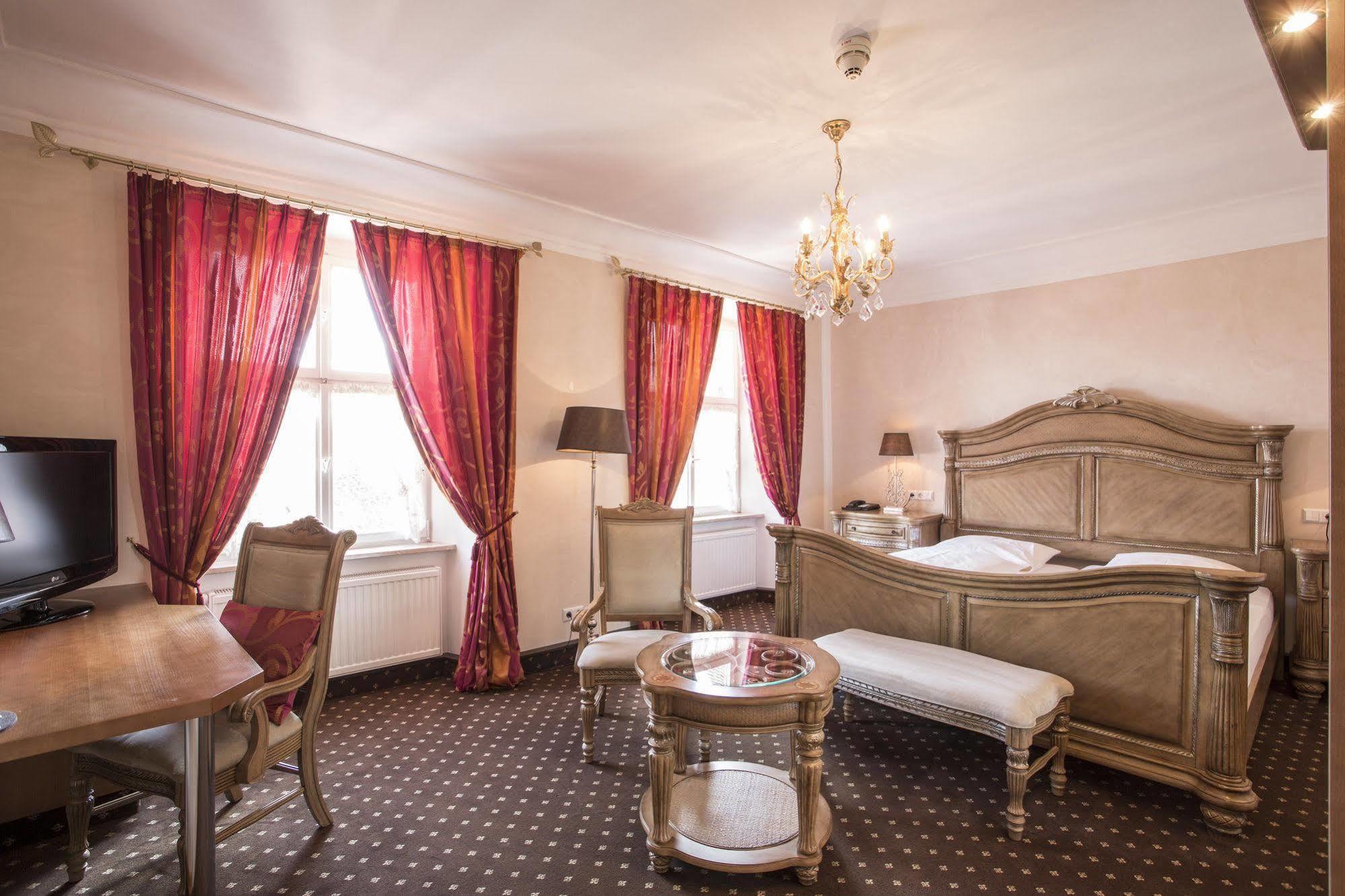 Meiser Altstadt Hotel Dinkelsbuhl Bagian luar foto